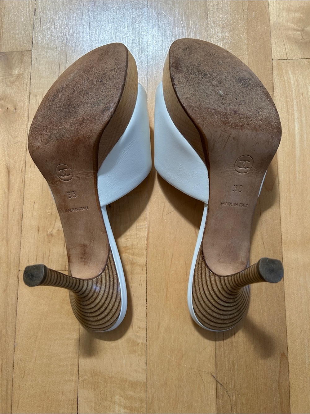CHANEL White Leather Slide Mules with Gold & Wood Buckle - Picture 3 of 4